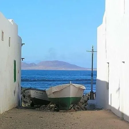 بيت للعطل Sleeps 2 Wifi فامارا
